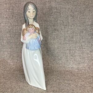 NAO by Lladro Girl holding Baby Doll Porcelain Figurine Spain Daisa 1990 Blue
